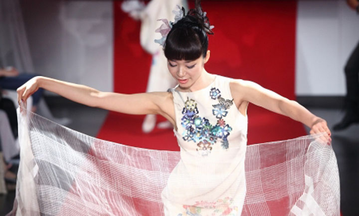 美・JAPONプレイベント「着物ドレス、映像、パフォーマンスによる日本の美」で香りの演出を行いました。